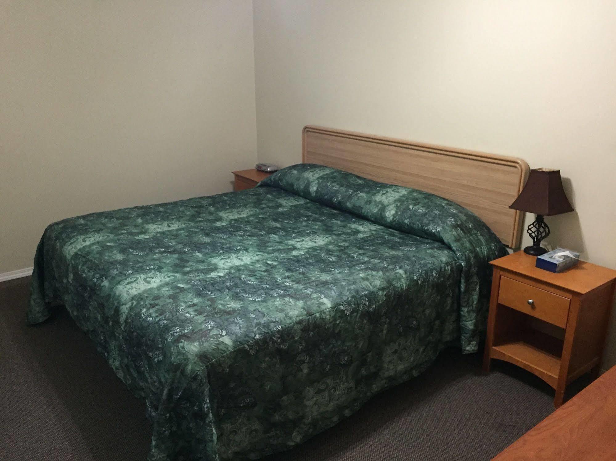 King'S Hotel & Motel By Elevate Rooms Shaunavon 外观 照片